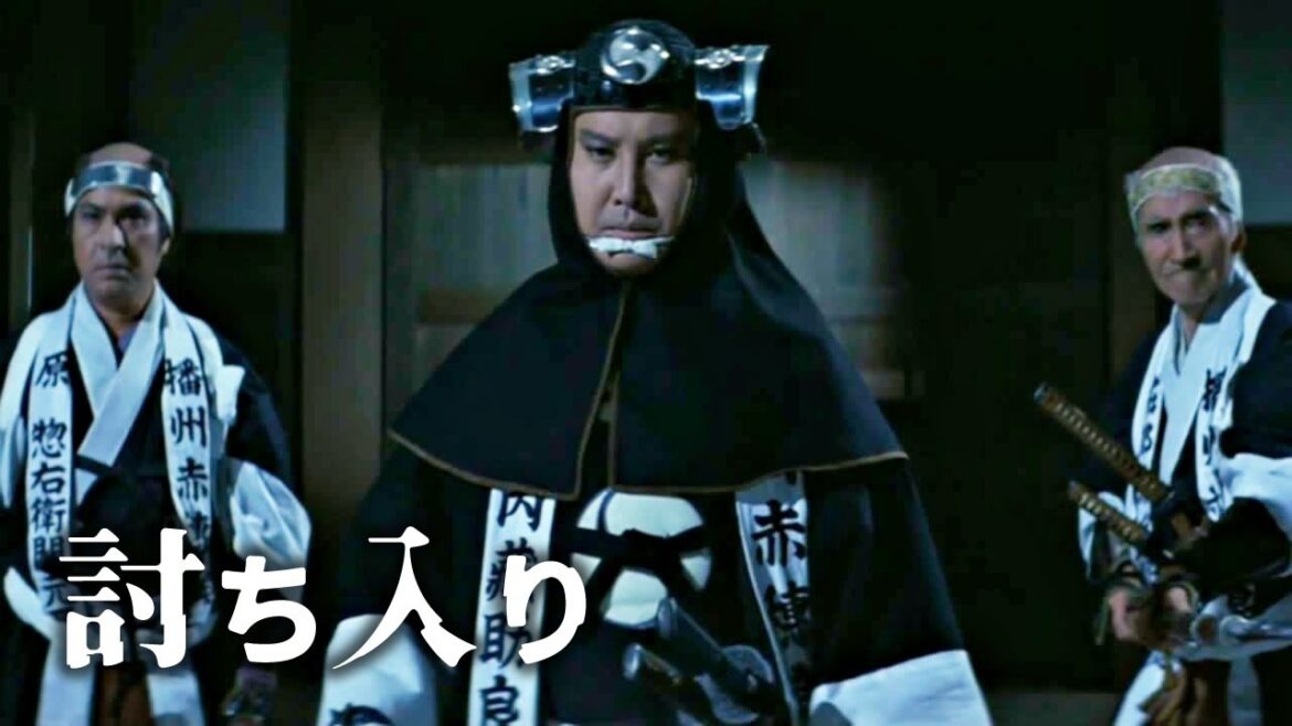 【萬屋錦之介】赤穂浪士の討ち入りに土屋主税(三船敏郎)が塀に沿って灯りを掲げる『赤穂城断絶』