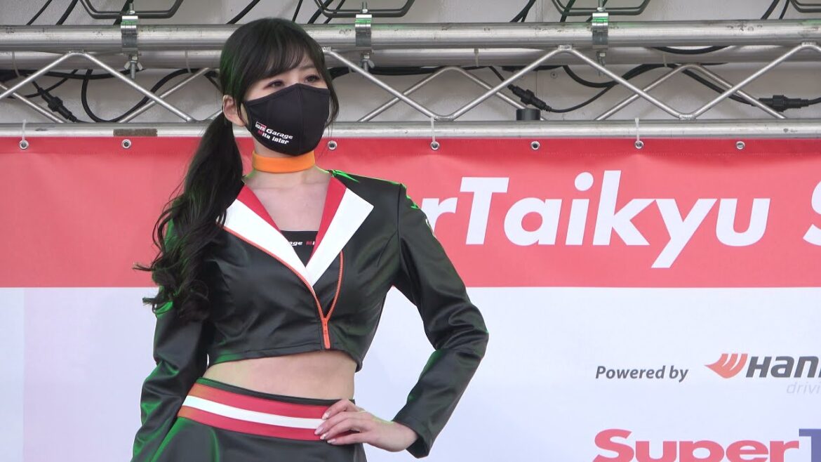 前田真美果さん 美仲香波さん 2021★トヨタカローラ新茨城 C.S.I Racing カロラッキーズレースクイーン