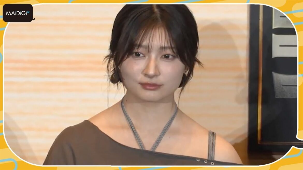 吉川愛、「ジュラシック・ワールド」Tシャツアレンジで肩出し 松本若菜らと映画「ジュラシック・ワールド/復活の大地」イベントに登場