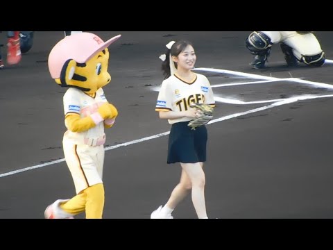 【特注グラブで登場】NMB48 川上千尋さん 始球式