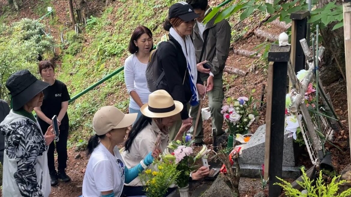 黒木瞳さん、初の慰霊登山 宝塚同期が犠牲、事故40年で決意 日航機墜落