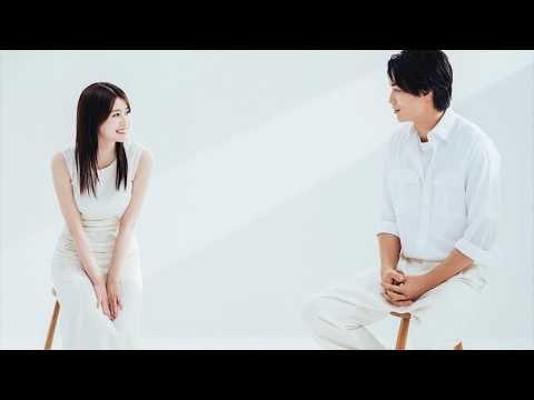 生見愛瑠、タイトなノースリーブで美肌披露!鈴木伸之と息を合わせて/フレイアクリニック CM+インタビュー+メイキング