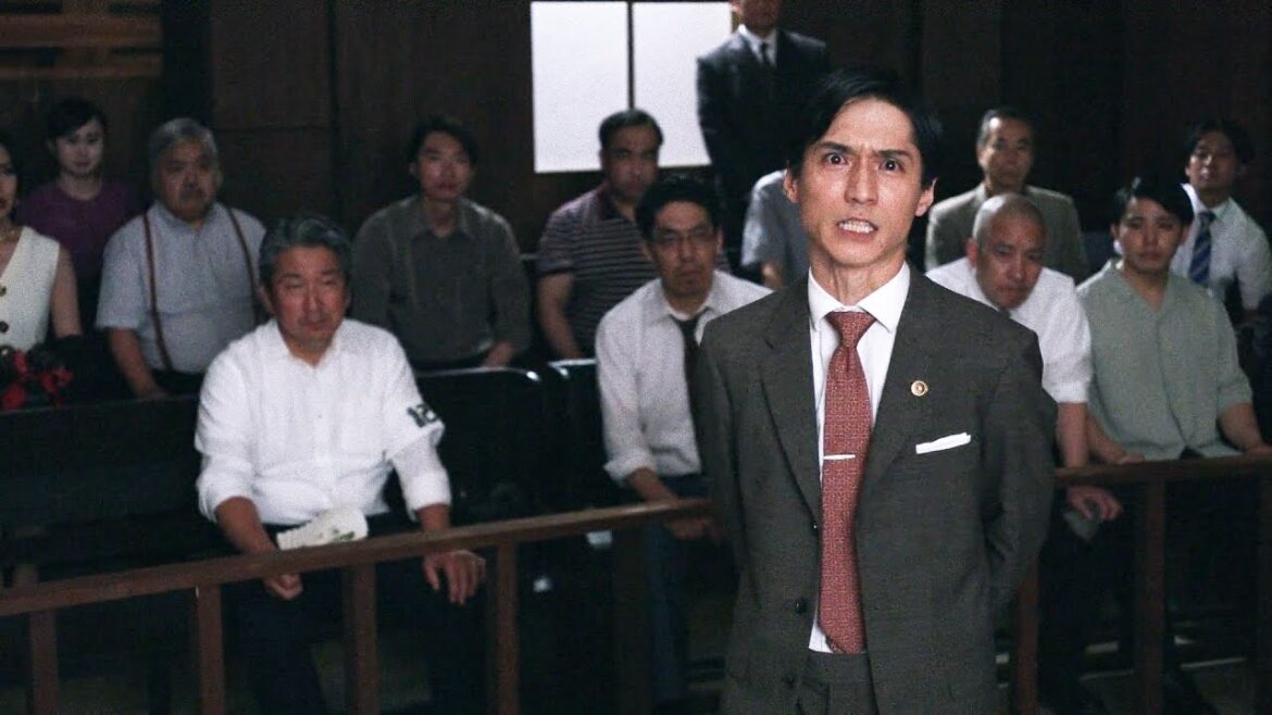 錦戸亮が弁護士役で出演!多様性という言葉が叫ばれる前の時代、自らの尊厳と誇りをかけて司法と、そして世間と闘うため法廷に立った女性がいた―。『ブルーボーイ事件』本予告