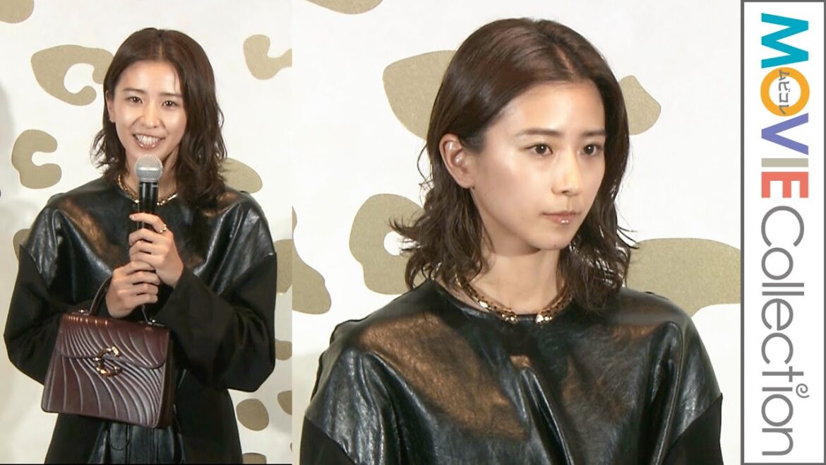黒島結菜、光沢ある黒のトップスに「パンテール」のネックレス/「カルティエ 銀座4丁目ブティック」オープニングイベント