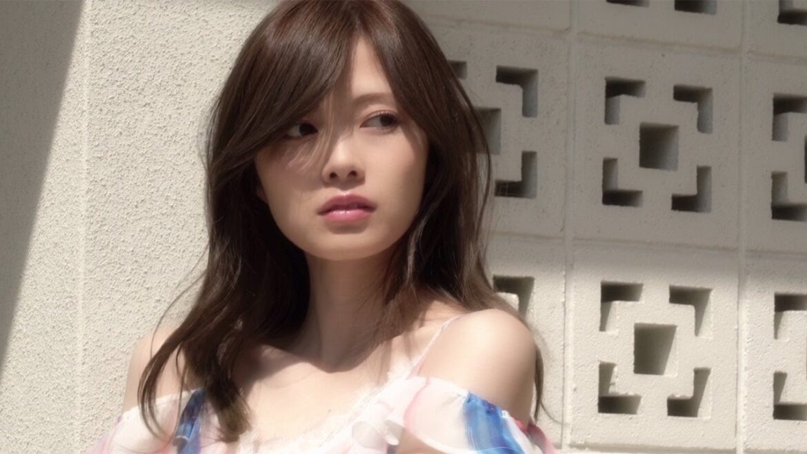 乃木坂46白石麻衣、キュートなオフショルワンピで魅了 「CECIL McBEE 2017SUMMER/ルックブック」撮影舞台裏の映像公開