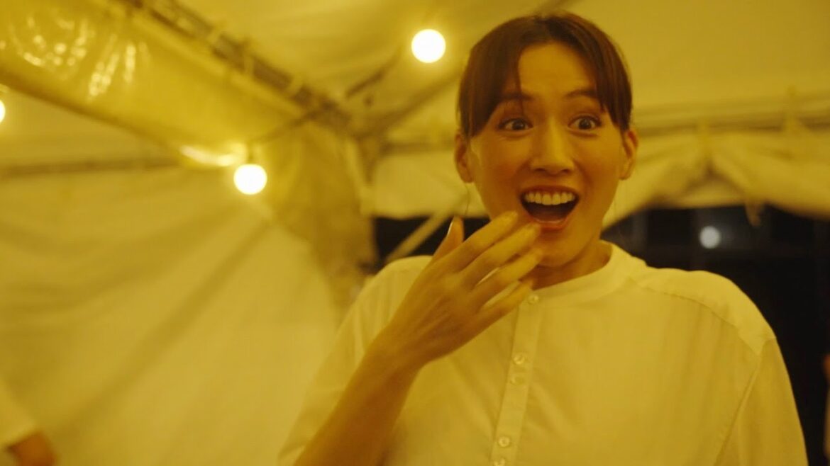 綾瀬はるか、恩師と偶然再会し仰天! 地元・広島で友人と映画祭実施 密着映像が公開