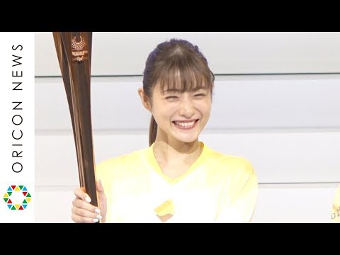 石原さとみ、パラ聖火リレーユニフォームで満面の笑み サンドウィッチマンも登場 『東京2020パラリンピック1年前カウントダウンセレモニー』
