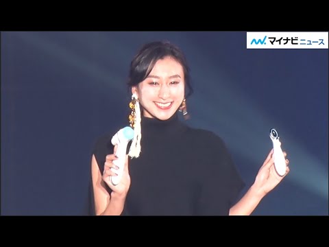 浅田舞、笑顔でランウェイ!『関西コレクション 2021 A/W』