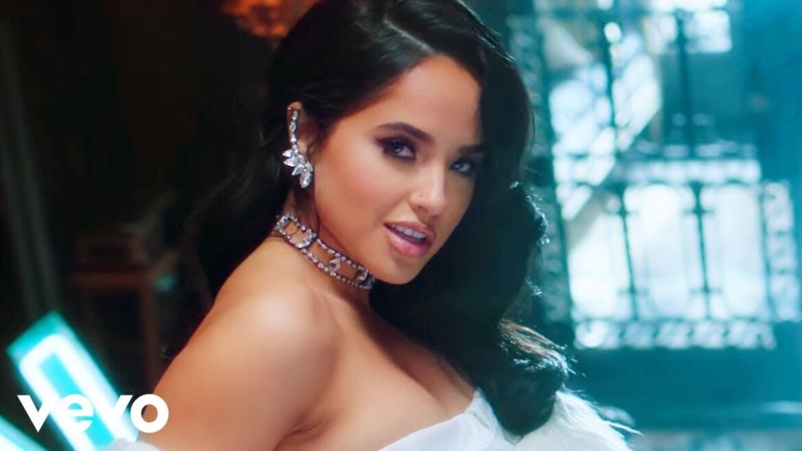 Becky G, NATTI NATASHA – Sin Pijama (Official Video)