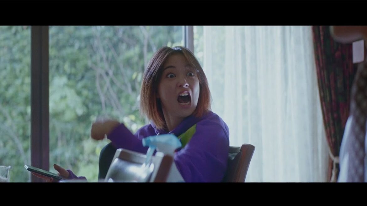 広瀬すずが可哀そう?コミカルシーンで熱演 “父”堤真一の全身全“霊”ジェスチャーに… 映画「一度死んでみた」本編映像公開