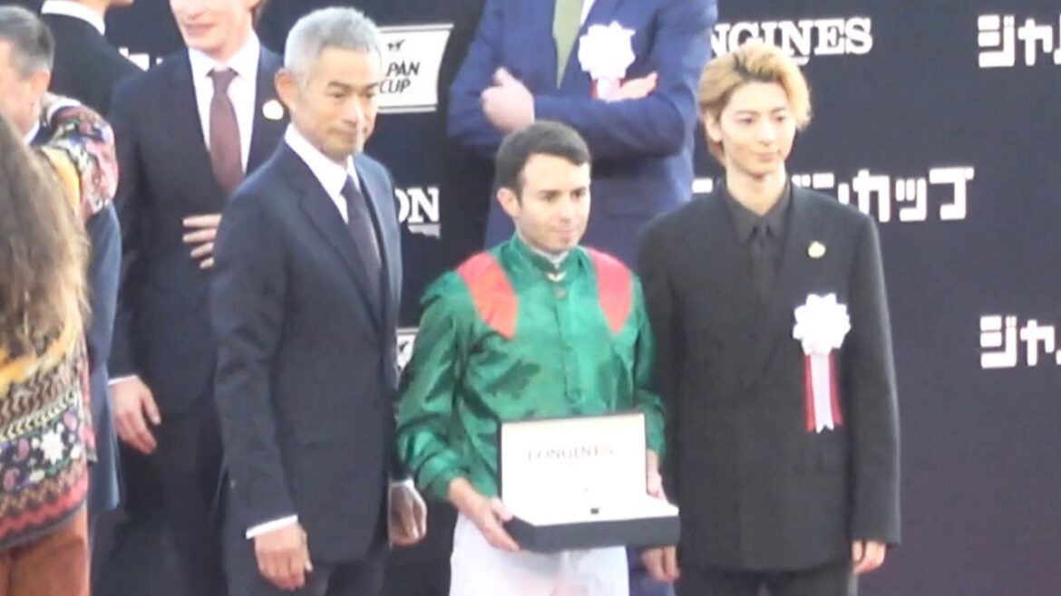 【口取り 表彰式 勝利騎手インタビュー】2025 ジャパンカップ カランダガン M.バルザローナ【プレゼンターはイチローさんとロイヤルの主戦騎手佐木隆二郎役の高杉真宙さん 東京競馬場】