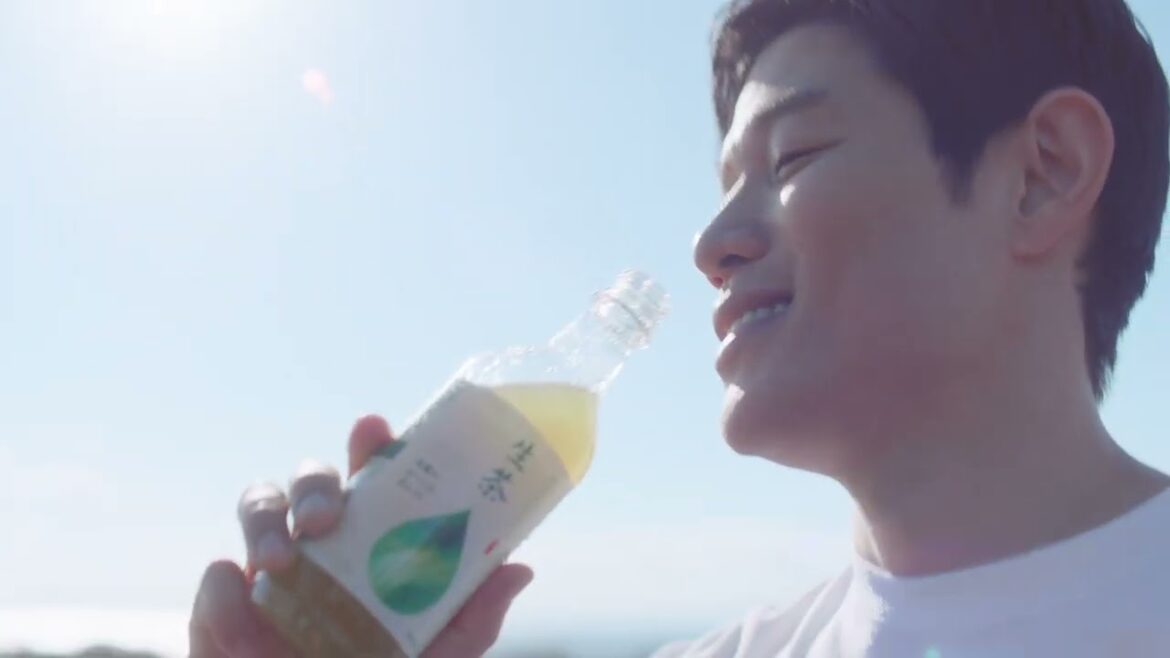 キリン 生茶 「きもちよさ、と生きていく 空」篇 30秒