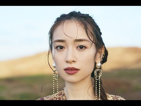 <泉里香>華やか&艶やかな“眼福美ボディー”を惜しみなく セカンド写真集きょう発売