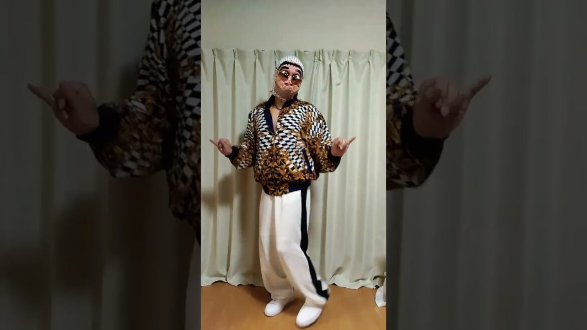 【PPAP踊ってみた‼️】 #shorts #youtubeshorts #ppap #ピコ太郎 #古坂大魔王 #ダンス #dance #comedy #cosplay #人気 #主ュラン