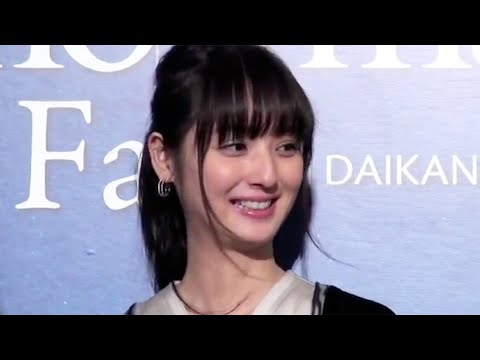 佐々木希、X’masの予定聞かれ「理想は大事な人と。でも結局いつも仕事」/chayも登壇「代官山アドレス・ディセ」イルミネーション点灯式