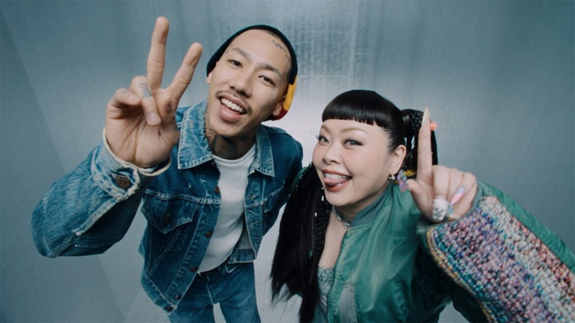 渡辺直美 (Naomi Watanabe) & 千葉雄喜 (Yuki Chiba) – なにこれ? (Official Music Video)