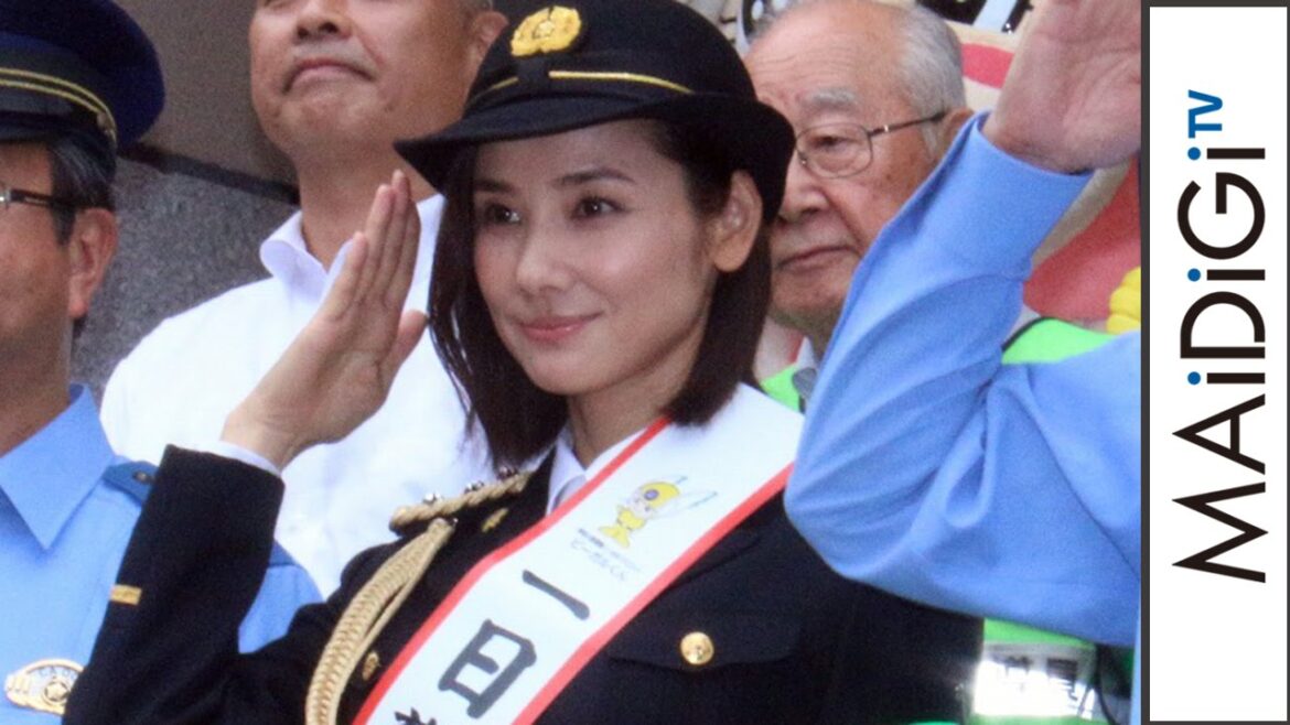吉田羊、横浜で一日警察署長 制服姿で詐欺撲滅など訴え