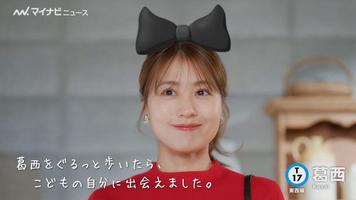 有村架純、『魔女の宅急便』スタイルで“童心”に ポニーに餌やりも