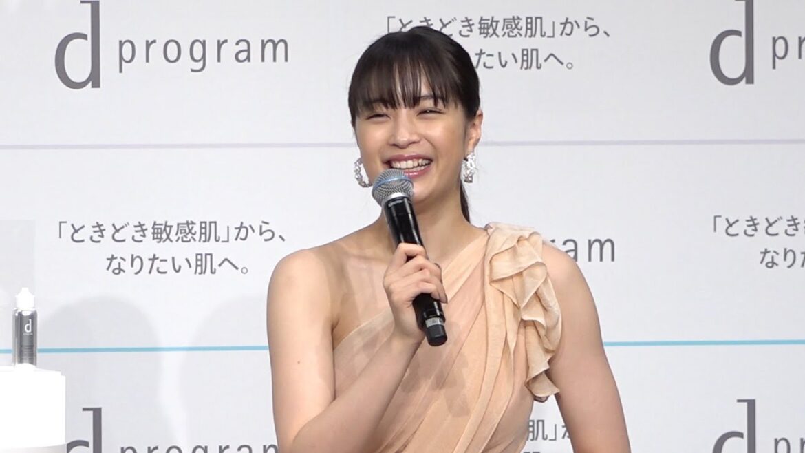広瀬すず、おさな顔の“すっぴん”公開 MCのベタ褒めに「照明が当たってるからです(笑)」とテレ顔/ねとらぼエンタ