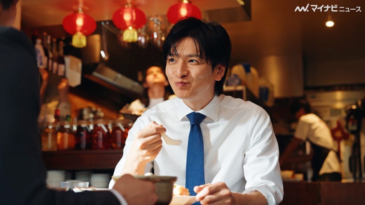 生田斗真、ランチ中も爽やか笑顔!美味しそうに頬張る姿に注目