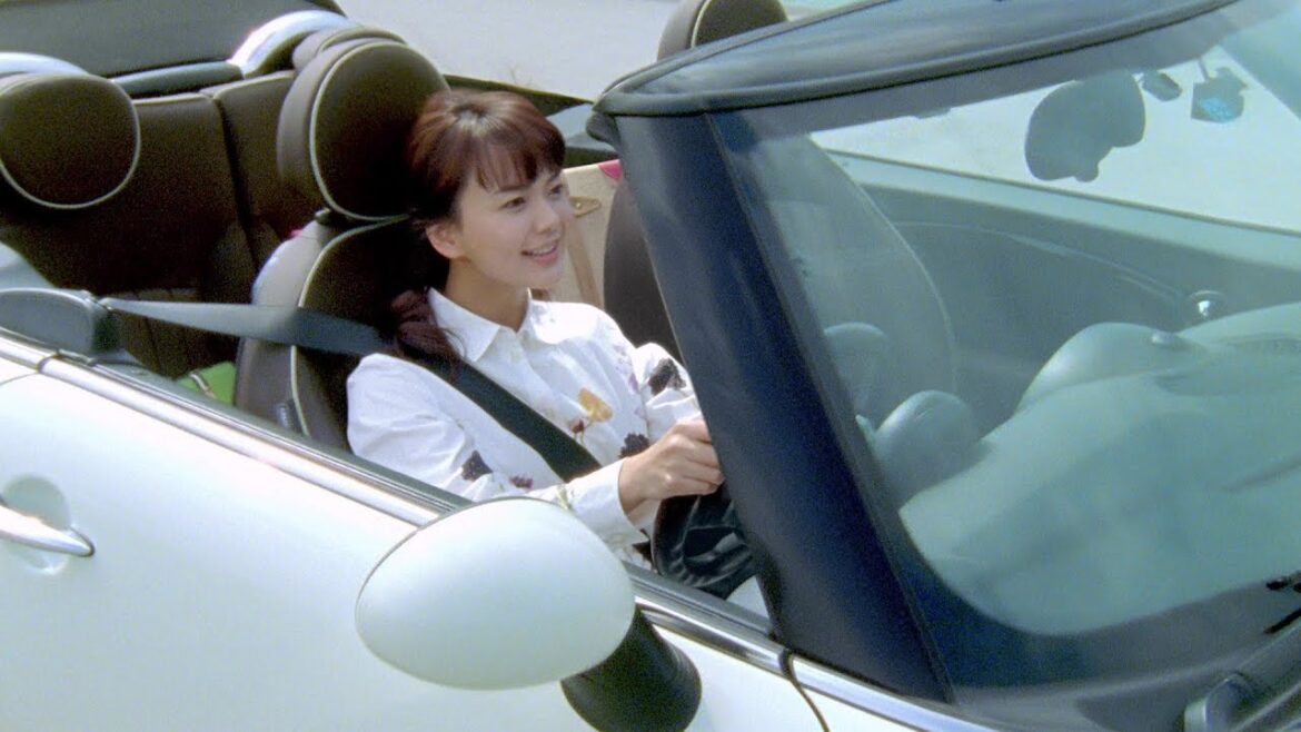 多部未華子、ドライブしながら陽気に歌う!