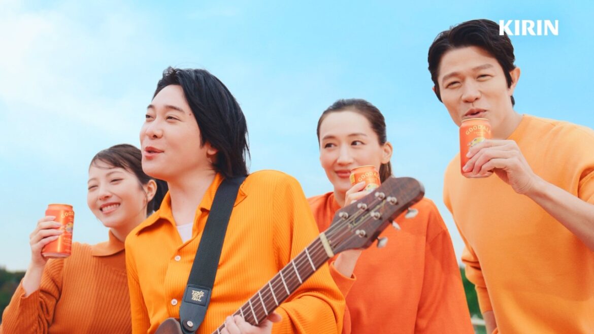Mrs. GREEN APPLE、「GOOD DAY」特別ver.を500人で合唱!綾瀬はるか&浜辺美波&鈴木亮平も熱唱 「キリングッドエール」新TVCM