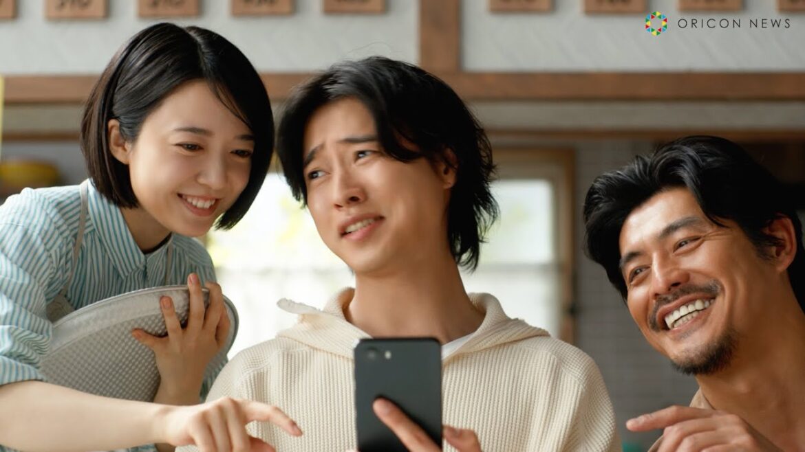 上白石萌音&坂口憲二の悪ノリに山﨑賢人タジタジ!? 「サントリー生ビール」新TV-CM