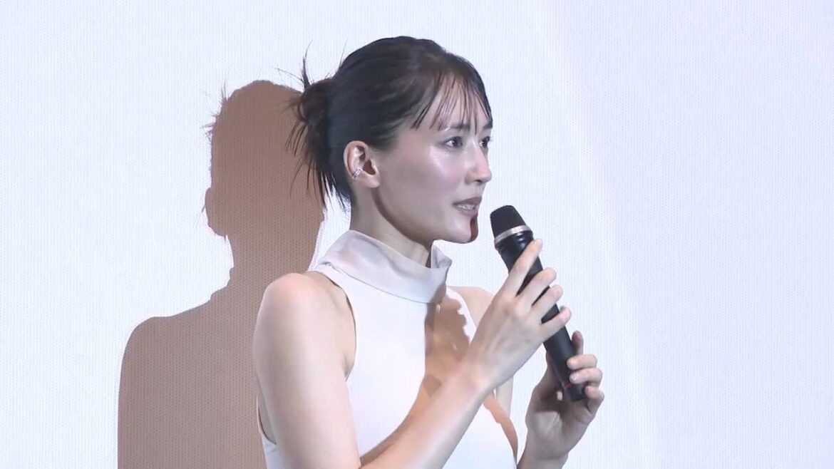 映画「箱の中の羊」公開記念 主演の広島出身 綾瀬はるかさんらが広島・府中町で舞台挨拶に登壇 (2026/05/30 18:18)