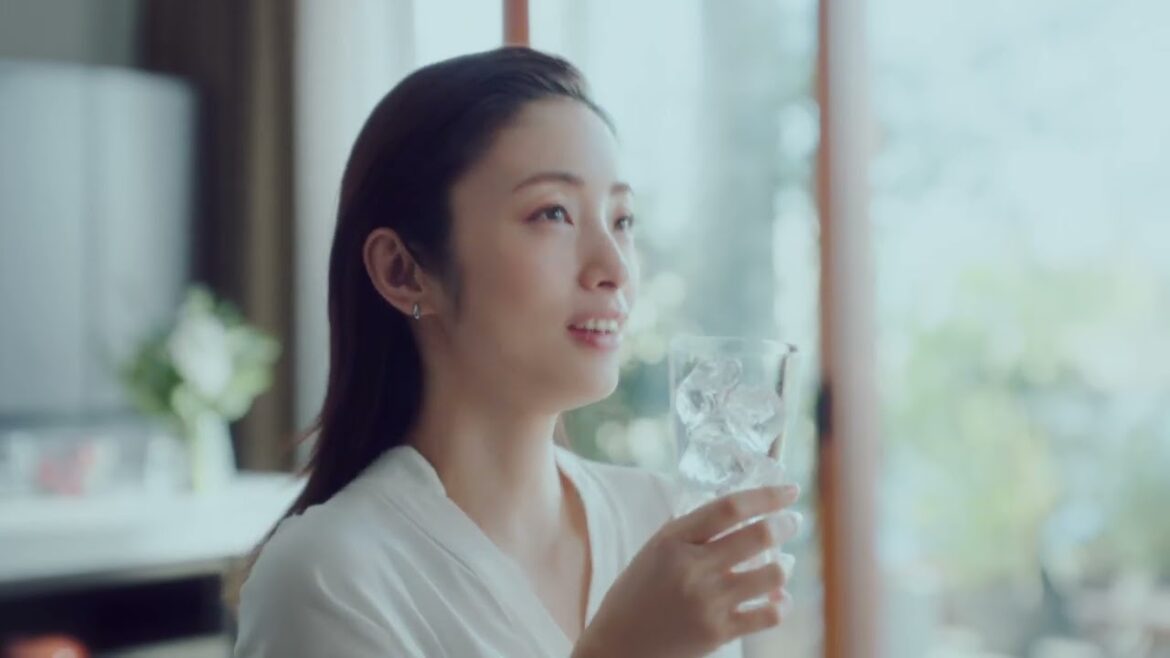 【ソーダストリーム テレビCM 第6弾「上戸彩は食べ過ぎない」 篇(15秒)】