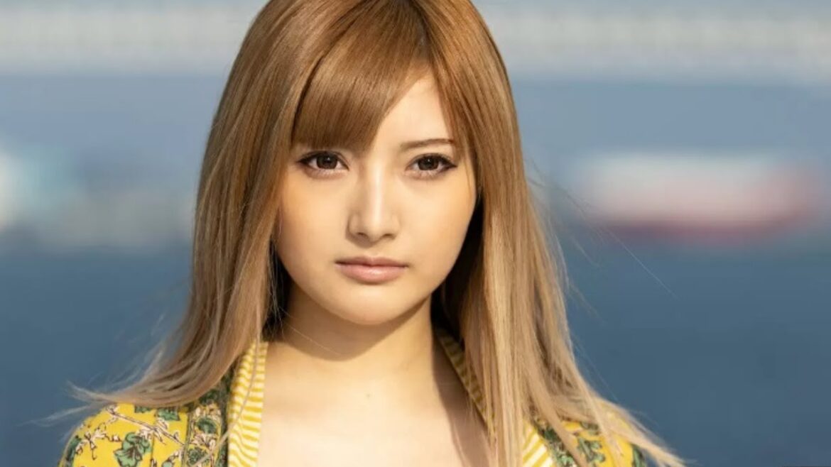 安斉かれん、愛らしい「ドキンちゃん」のタトゥーと派手なピンクのドレスでファンを驚かせる – 「とってもかわいい!」