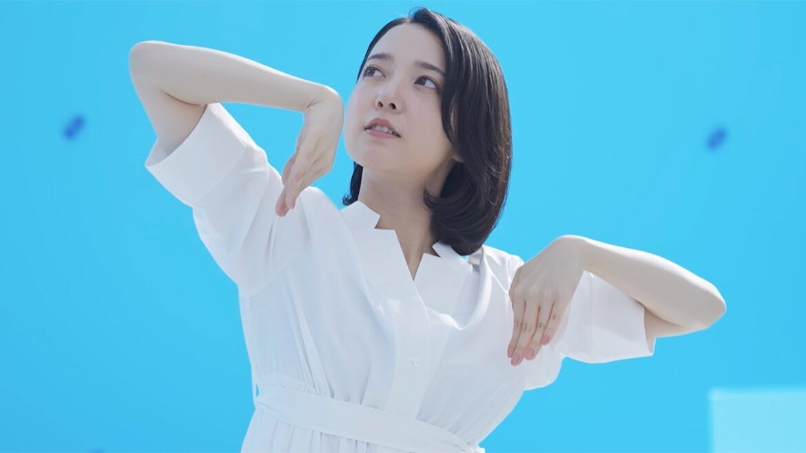 上白石萌音、本木雅弘&神木隆之介と息のあった美しいダンス披露 サントリー「特水」新CM+メーキング