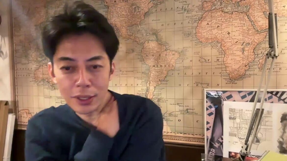 顔中に針を刺して、血だらけになった!