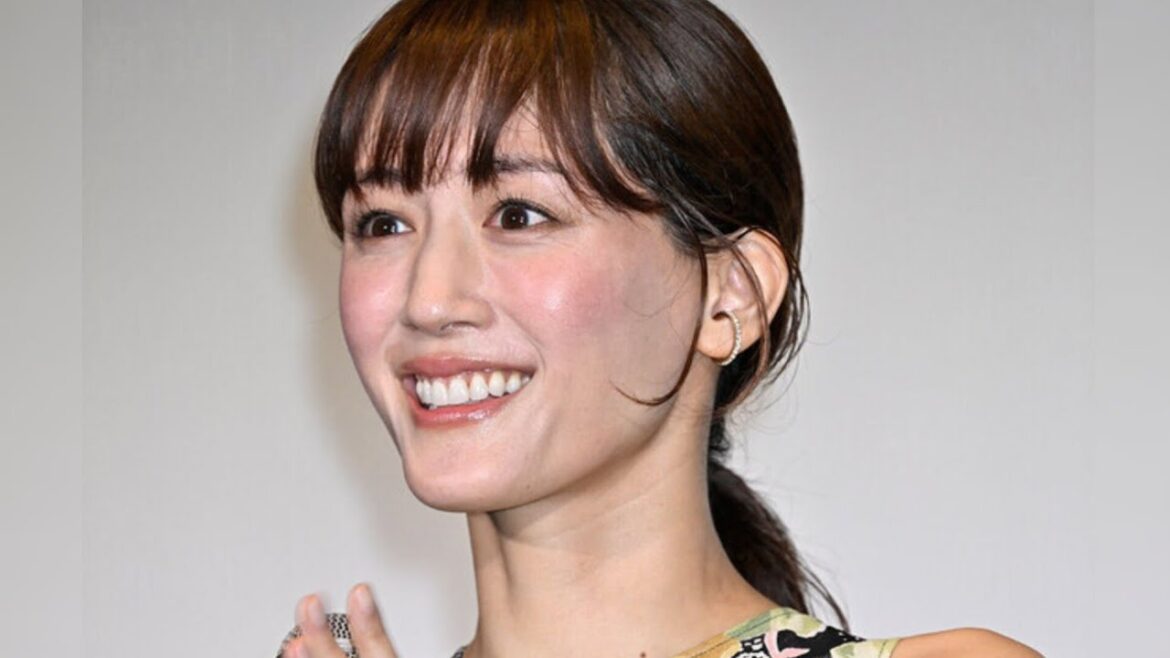 😢【異常事態】綾瀬はるか、働きすぎで限界寸前と言われる理由とは#綾瀬はるか #女優 #芸能ニュース #映画 #CM女王 #日本芸能界 #話題の人物 #エンタメニュース #ホリプロ #芸能裏側