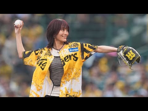 【衝撃】山本彩が始球式後に“まさかの人物”と笑顔の2ショット!甲子園騒然⚾😳